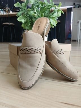 Indigo Women's Loafers In Taupe Color Size 9 With Box